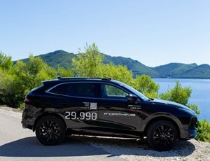 Forthing T5 EVO prateće vozilo Ston Wall Marathona